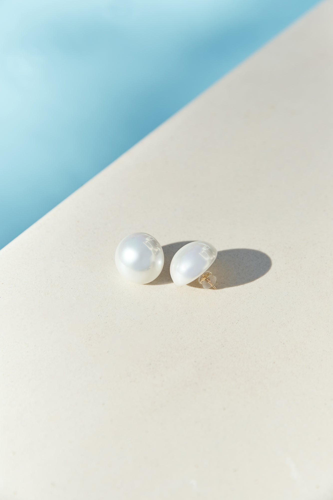 Pearlescent Earrings White